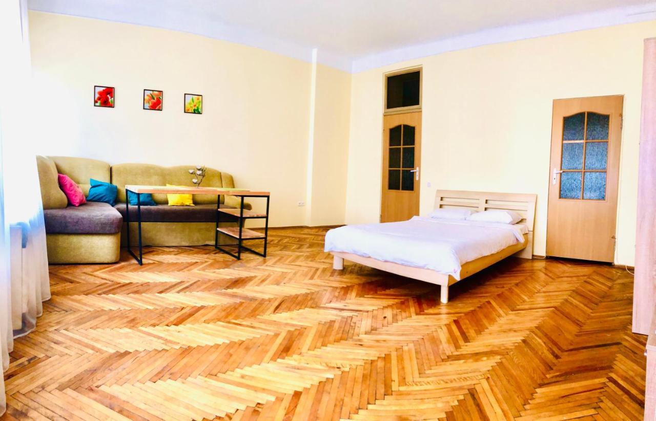 Apartment Near Opera On Horodotska 11 Λβιβ Εξωτερικό φωτογραφία